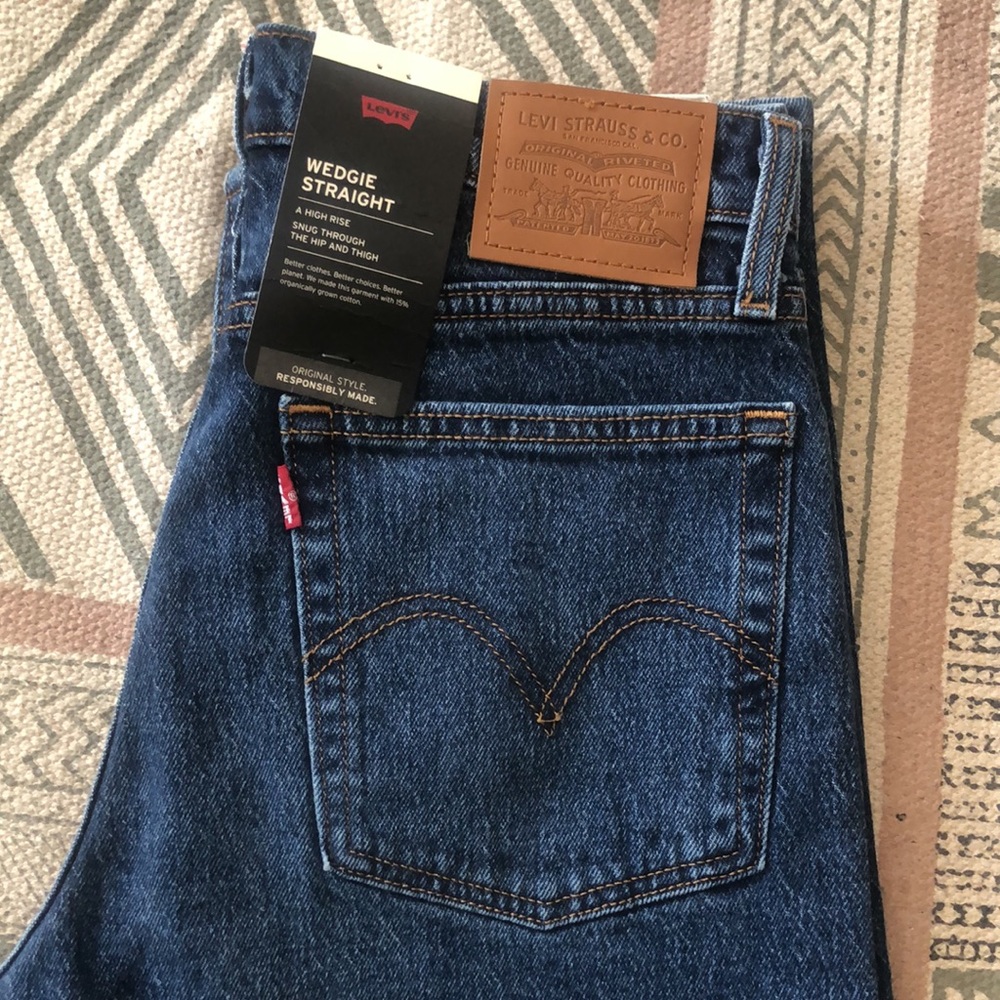 NEW Levi Wedgie Straight Jean. High Rise. Size 26. New With Tags.
